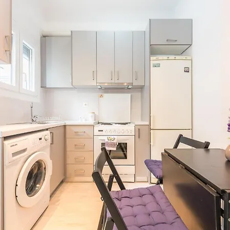 Sweet And Central Apt For 2 *